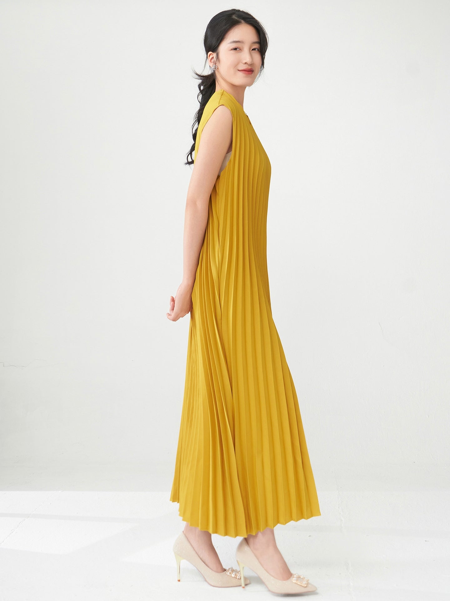 Sunny Pleated Yellow Dress